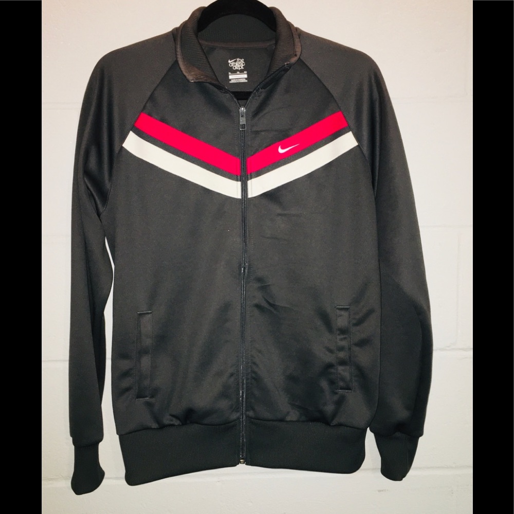 Women’s Nike Lightweight Jacket 🧥🎉